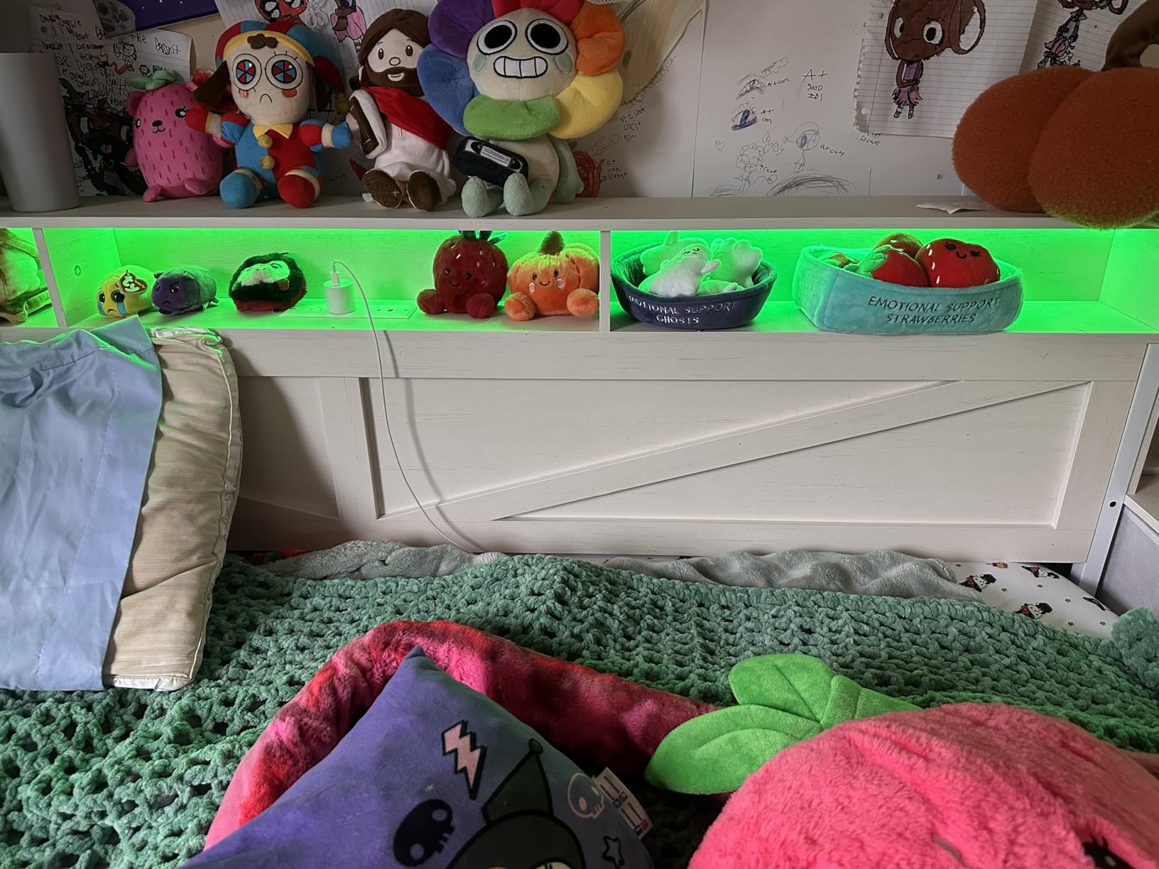 VIAGDO Daybed Twin with Pop Up Trundle, Farmhouse Wooden Day Bed Frame with 3 Storage Drawers and Shelves, Twin to King Daybed with Charging Station and LED Lights for Bedroom, Guest Room, White customer photo 1
