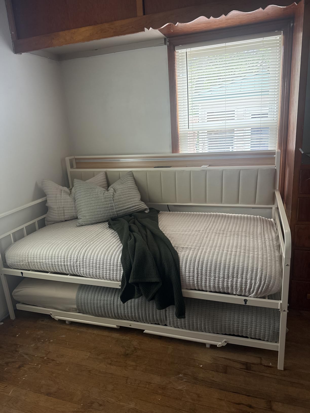 Daybed with Trundle and LED Light, Heavy Duty Metal Twin Bed Frame with Upholstered Storage Headboard & Charging Station, Day Bed Pop Up Trundle Bed Twin for Living Room,Bedroom and Guest Room, Brown customer photo 1
