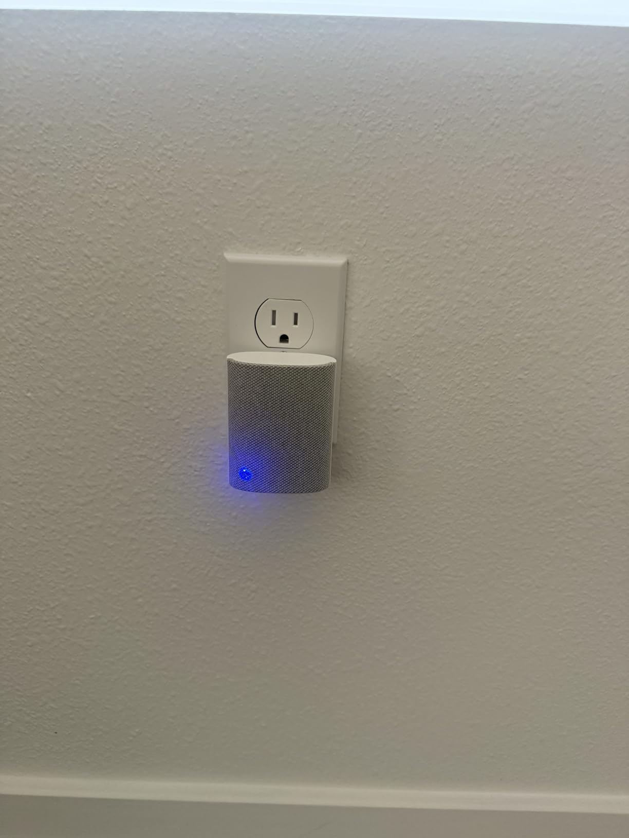 Ring Chime — Enhanced audio for real-time alerts you can hear from anywhere, easy plug-in setup, simple wifi & Bluetooth connectivity, sleek design, White customer photo 1