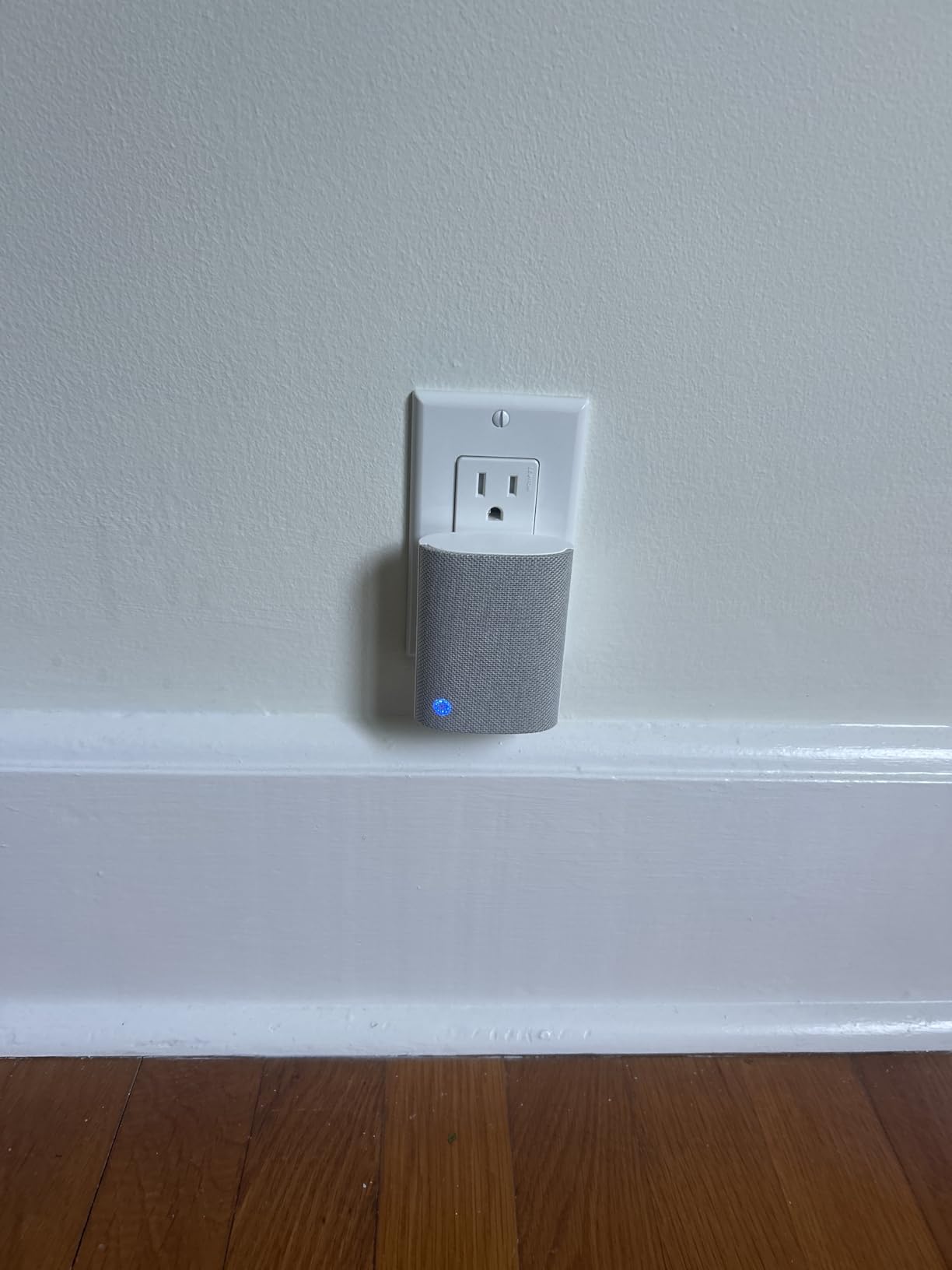 Ring Chime — Enhanced audio for real-time alerts you can hear from anywhere, easy plug-in setup, simple wifi & Bluetooth connectivity, sleek design, White customer photo 2