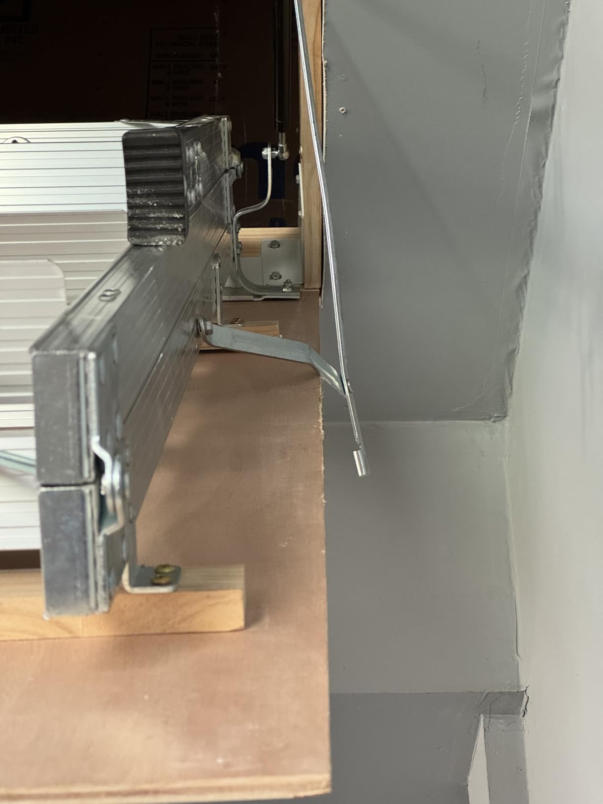 VEVOR Attic Ladder Wall-Mounted, 660LBS/299.4KG Capacity, Fits 9.5 to 10 ft Ceiling Height, 12-Step Steel Folding Stairs with Handrails, Pull Down Attic Ladders for Attics, Garages, Roofs, Basements customer photo 1
