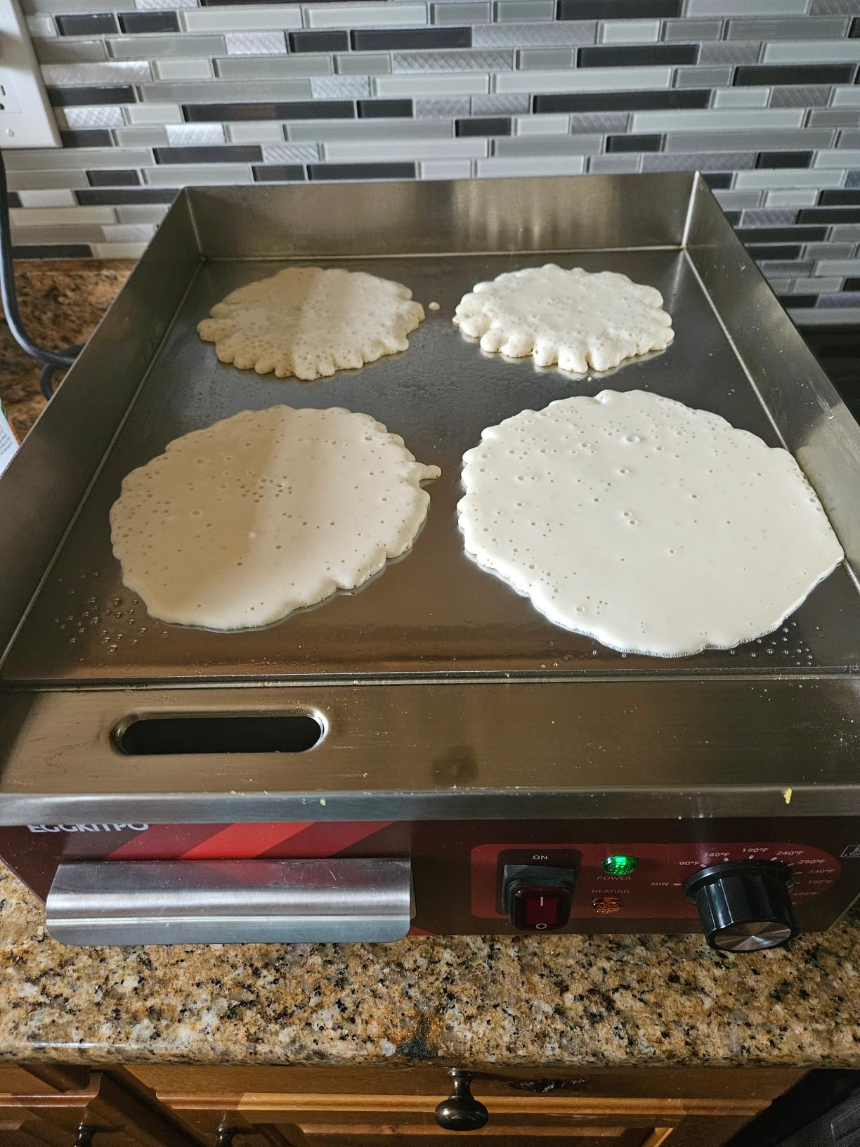 EGGKITPO 36 Inch CSA Certified Commercial Propane/Natural Gas Griddle Manual Controls 90,000 BTU Countertop Flat Top Grill Hot Plate with Independeent Knob 3 Burners Teppanyaki Grill for Restaurant customer photo 1