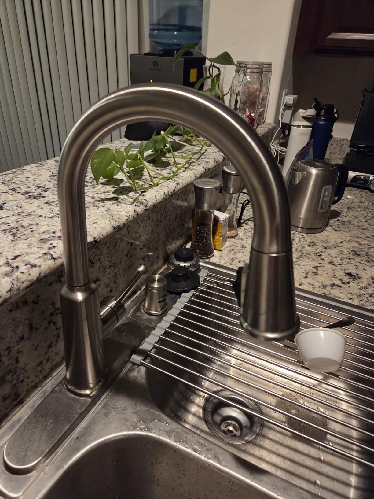 Delta Finnridge Brushed Nickel Kitchen Faucet with Pull Down Sprayer, High Pressure ProClean Spray Modern Single Hole Kitchen Sink Faucet, Stainless 19730LF-SS customer photo 1