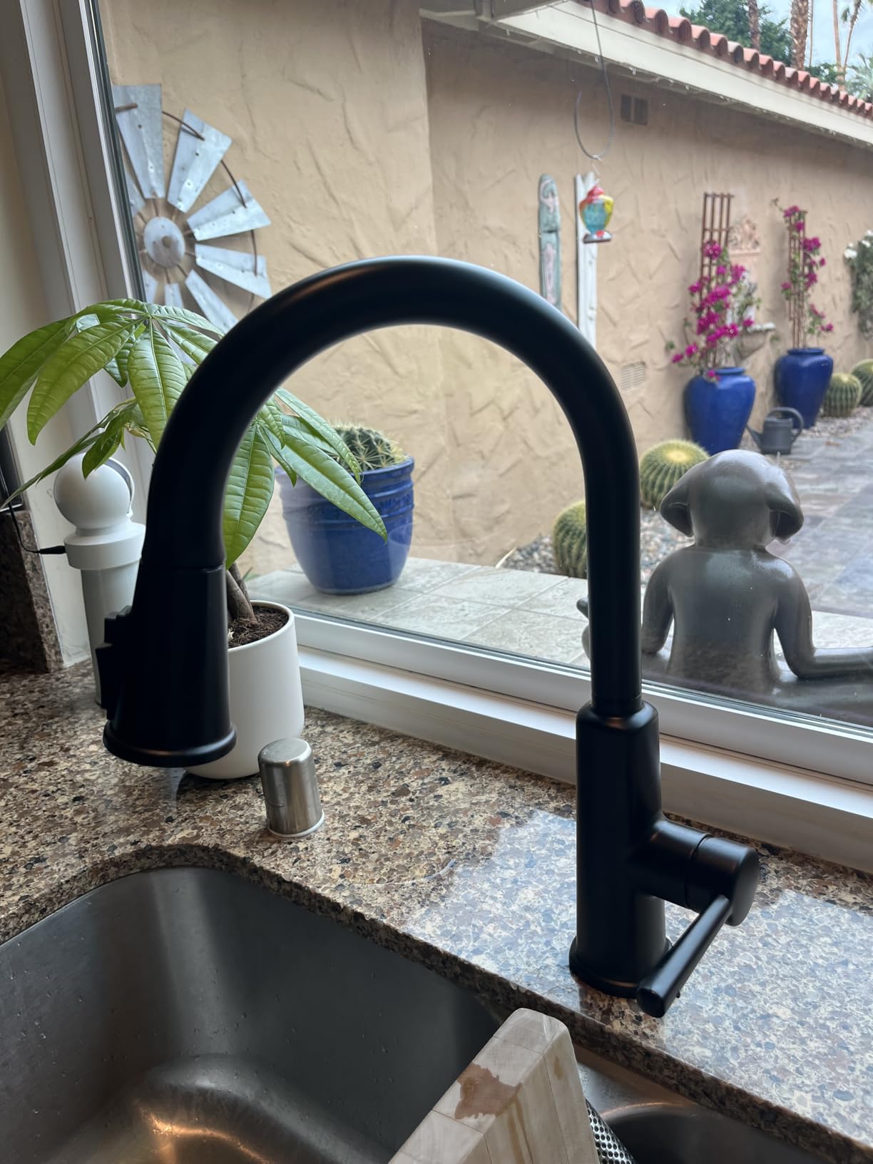 Delta Finnridge Brushed Nickel Kitchen Faucet with Pull Down Sprayer, High Pressure ProClean Spray Modern Single Hole Kitchen Sink Faucet, Stainless 19730LF-SS customer photo 2