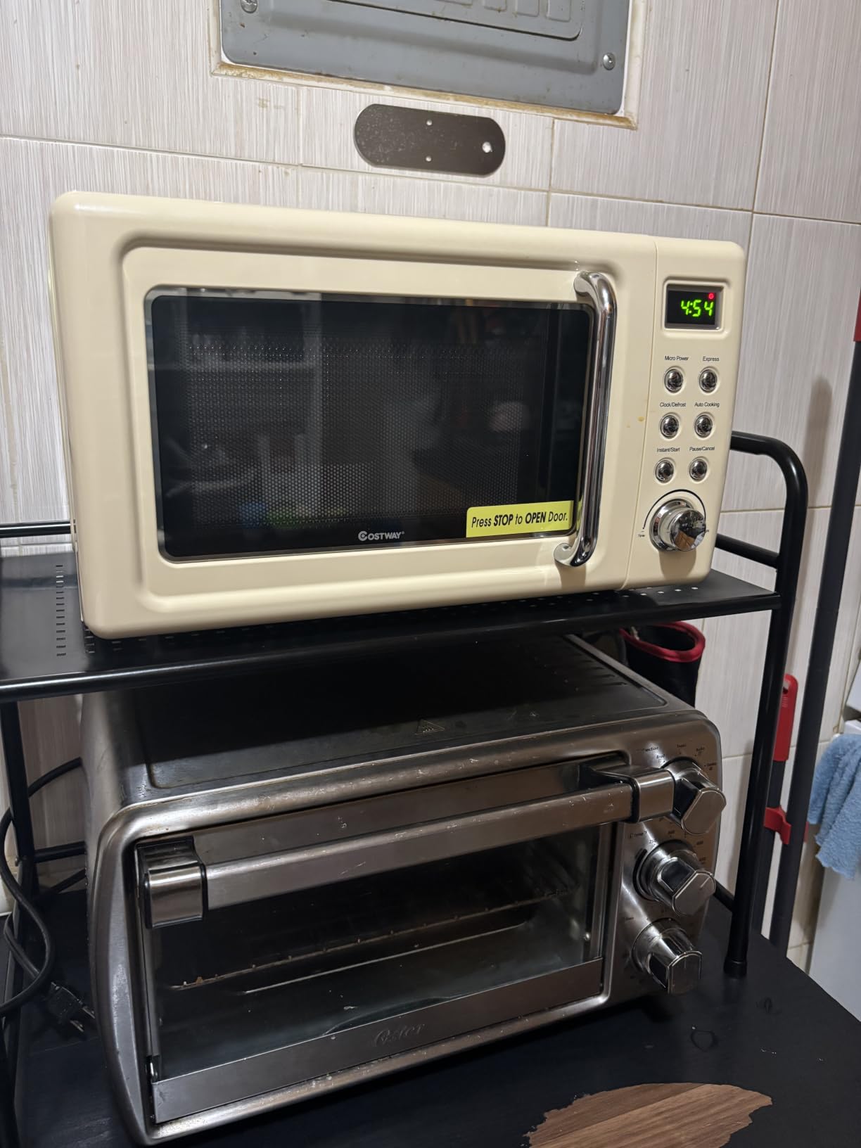 LDAILY 0.7Cu.ft Retro Small Microwave Oven, 700W Compact Countertop Microwave with 5 Power Levels, Auto Cooking Menus, Glass Turntable, Child Lock & Glass Turntable for Apartment, Dorm (Golden) customer photo 1
