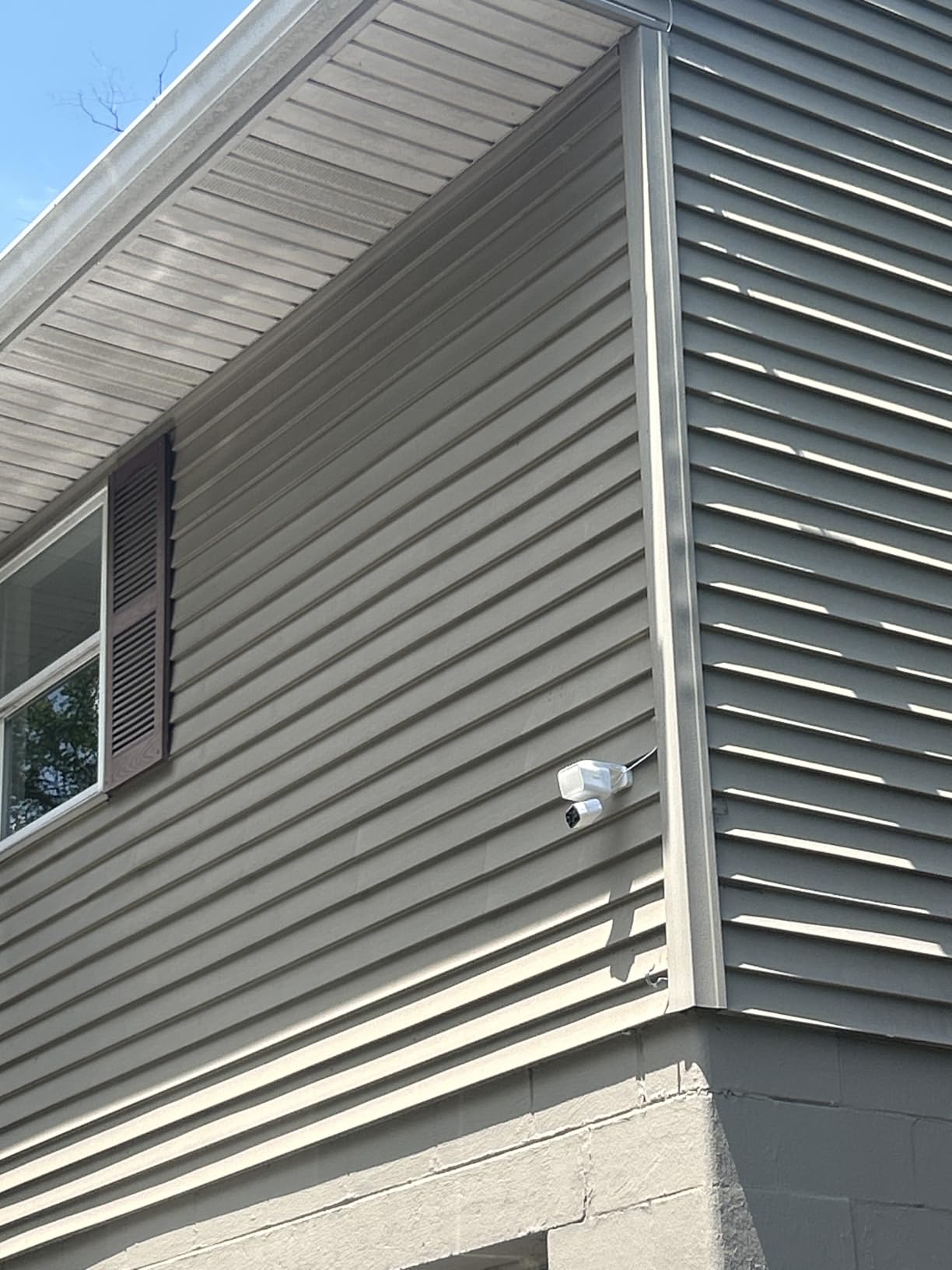 Tapo 2K Outdoor Pan/Tilt Wireless Floodlight Security Camera, C615F KIT customer photo 1