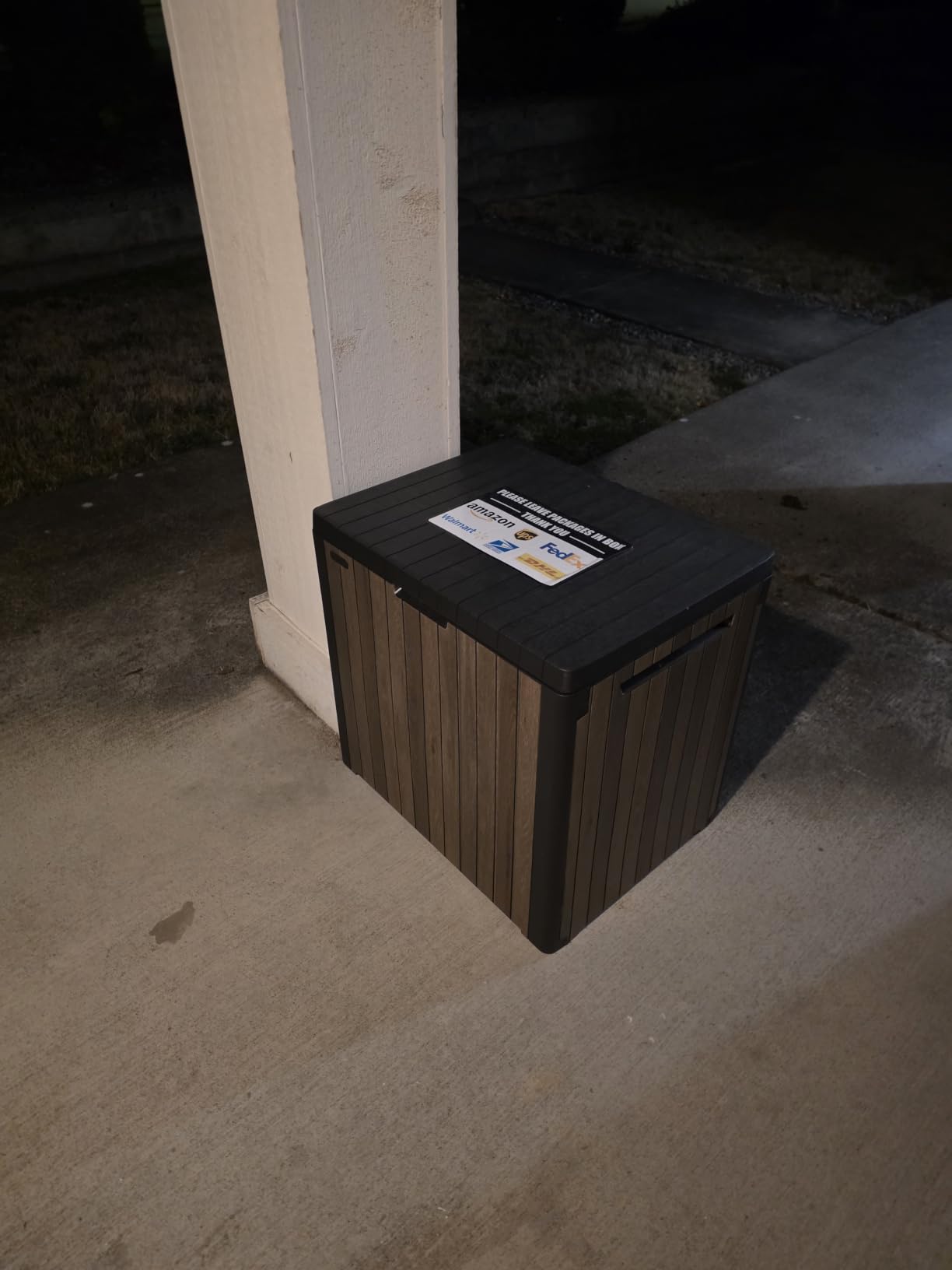 Keter Signature Collection 120 Gallon Resin Deck Box Organization and Storage Box for Patio Outdoor Cushions, Throw Pillows, Garden Tools and Pool Supplies, Walnut customer photo 2