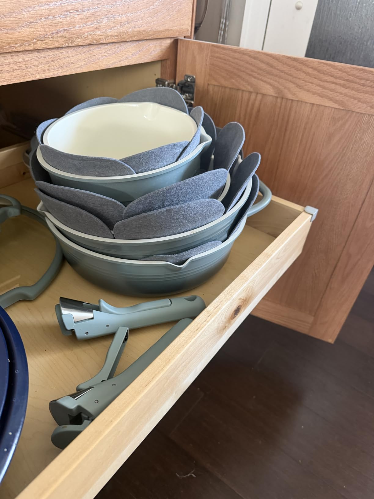 CAROTE 20pcs Titanium Cookware Set, Pots and Pans Set Detachable Handle customer photo 1