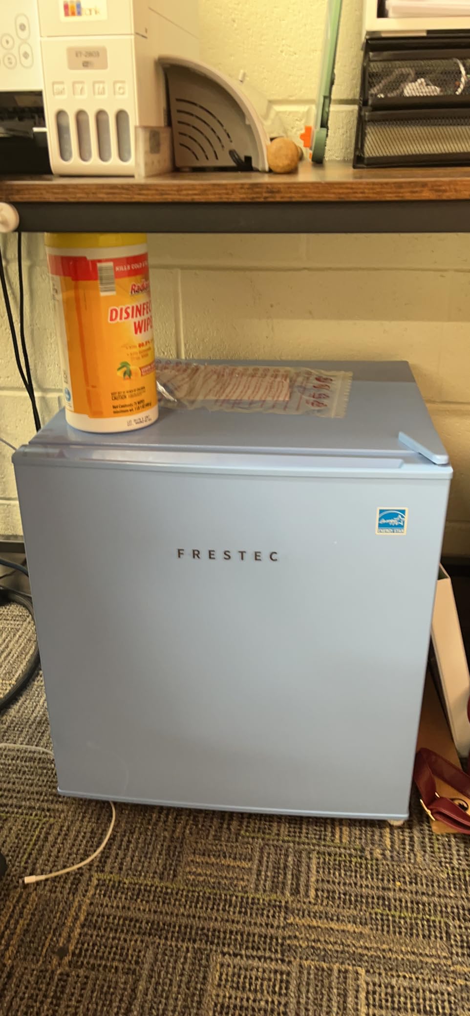 1.7 Cu.Ft Mini Fridge with Freezer, Mini Fridge for Bedroom, Small Refrigerator, Dorm Refrigerators with Freezer, Compact Refrigerator for Office, Apartment, Dorm, Bedroom (Black) customer photo 1