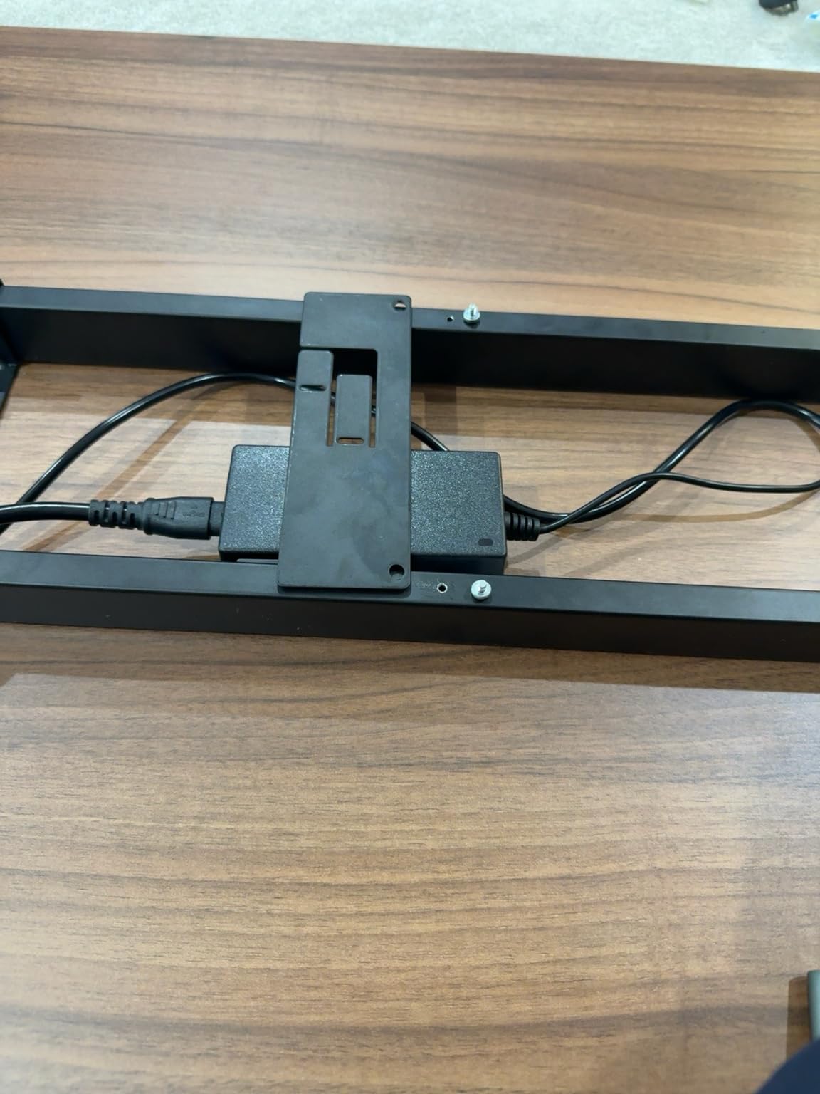 Desktronic HomeOne Standing Desk 60x30 — Ergonomic Sit Stand Home Office Desk, Made in Europe, Electric Dual Motor Height Adjustable, USB & USB-C Charging, Wobble-Free, Touchscreen, 3 Memory Presets customer photo 2