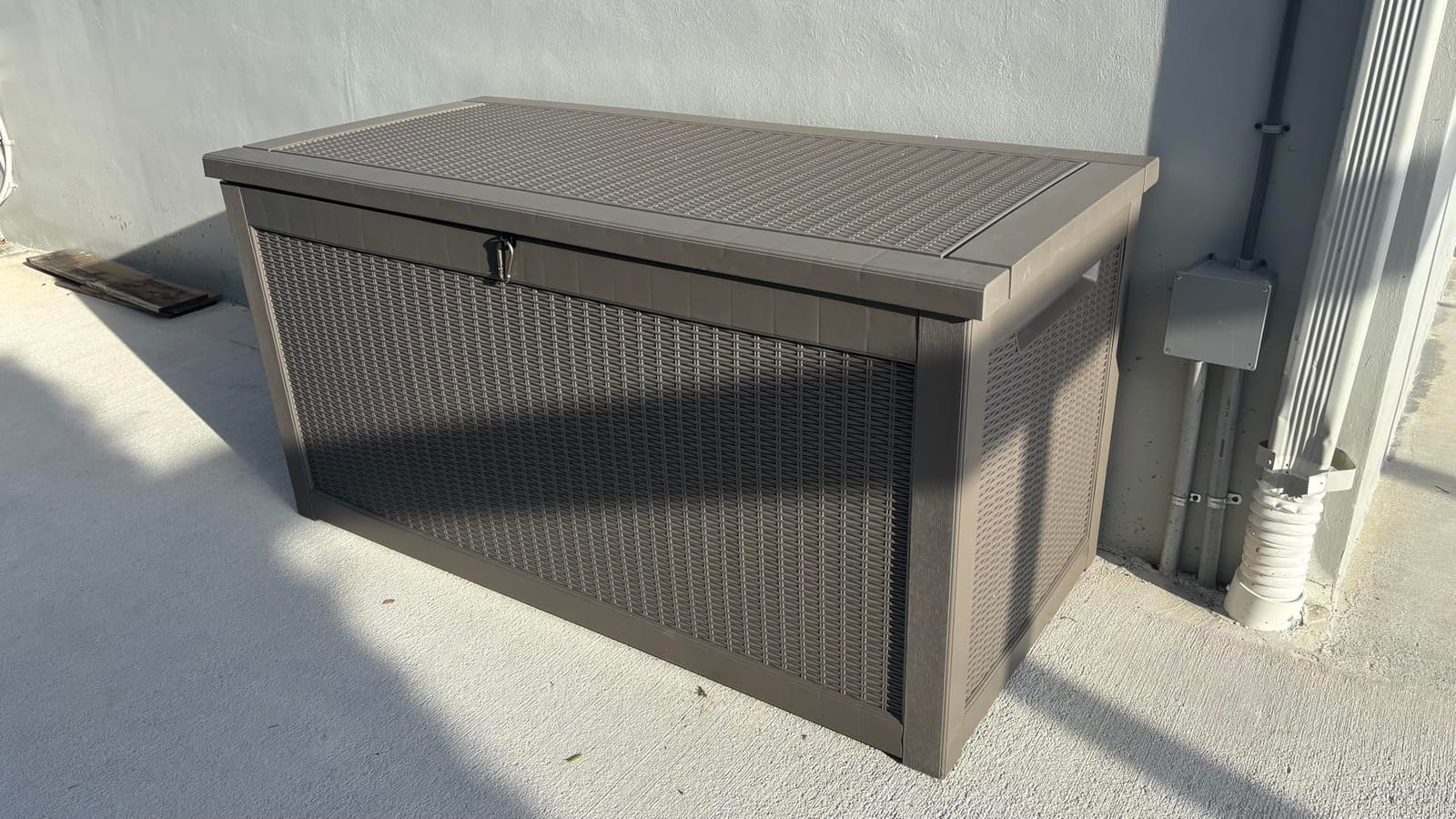 Outdoor Storage Box Waterproof, 200 Gallon Lockable Resin Large Deck Box, Patio Storage Bin for Pool Accessories Cushion Furniture, Garden Tools, UV-Resistant Outside Delivery, Black customer photo 1