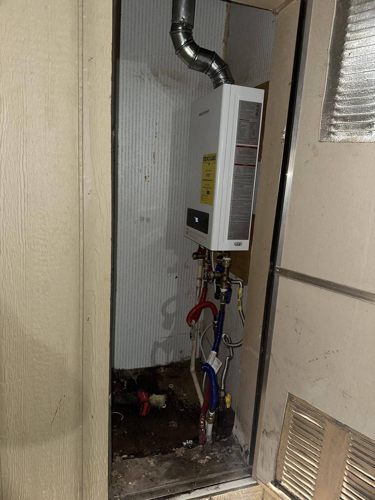 MIZUDO Natural Gas Tankless Water Heater, 199,000 BTU, Indoor customer photo 1
