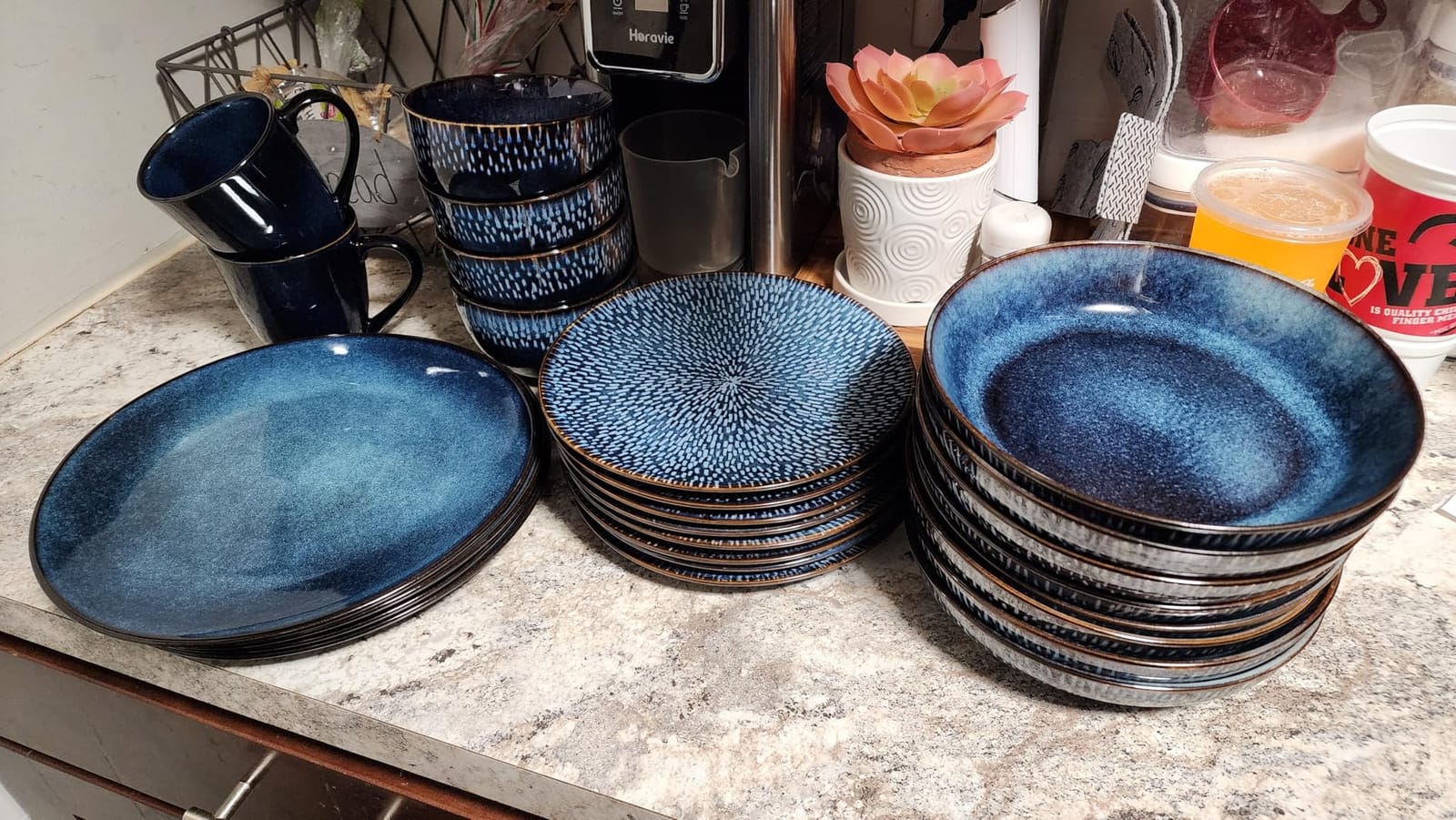 Gibson Elite Manila Bay 16-Piece Stoneware Dinnerware Set, Service for 4, Reactive Glaze Modern Artisan Plates, Bowls & Mugs, Assorted Colors, Round Design customer photo 2