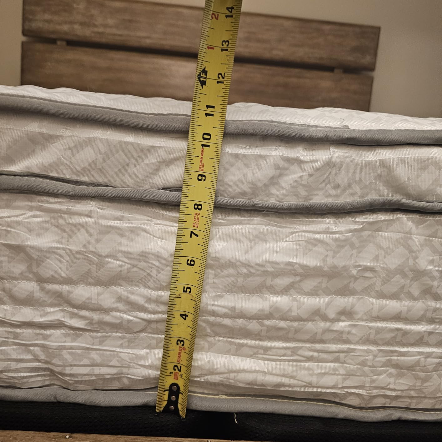 Novilla 12 Inch King Size Mattress, Hypoallergenic & Back Pain Relief, Hybrid King Mattresses in a Box with Smarts Coils, Fiberglass Free CertiPUR-US Certified Colchones No Box Spring Needed customer photo 2