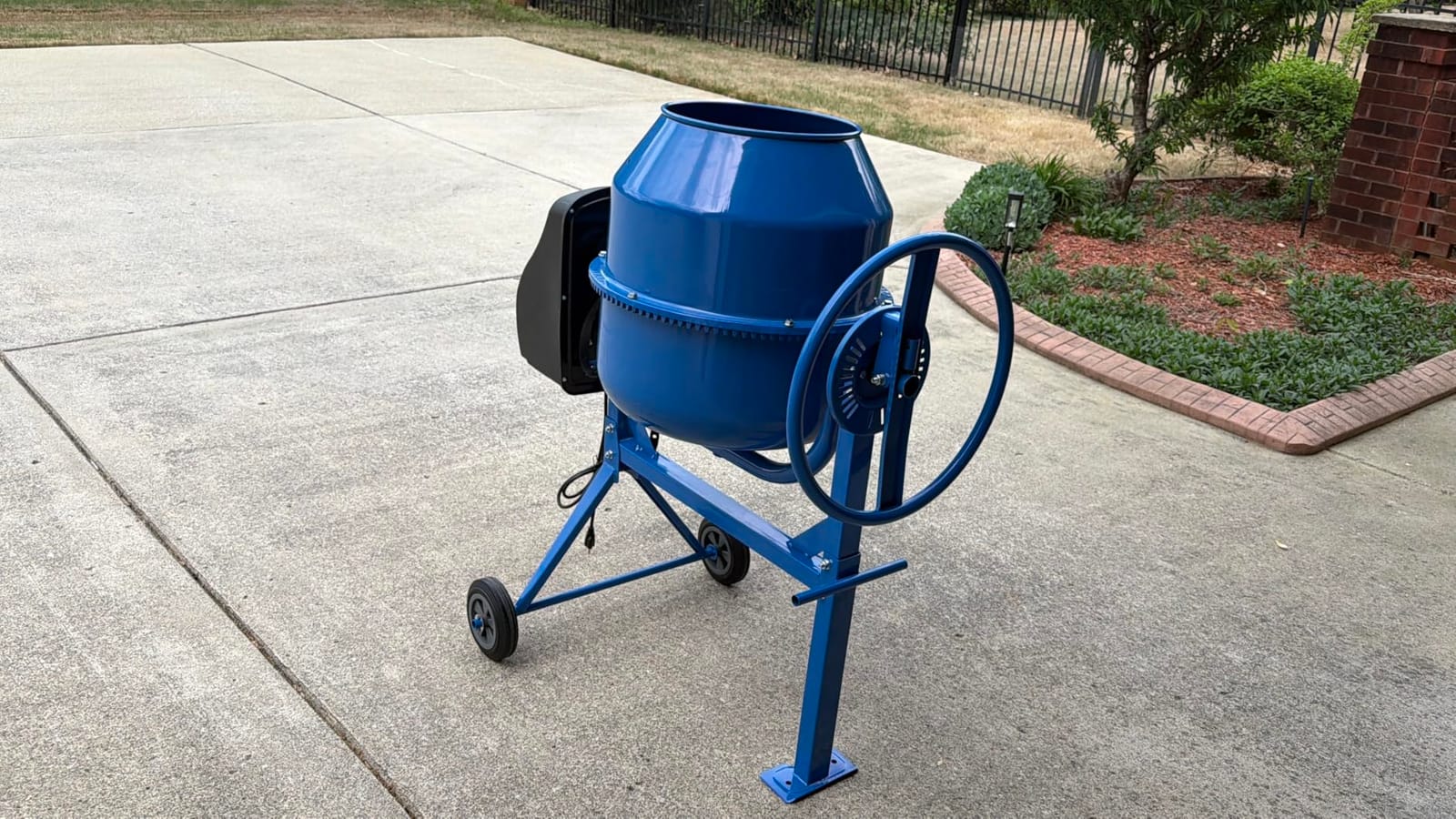 LDHTHOPI 4.3 Cu.Ft Concrete Mixer, 450W (3/5HP) Heavy Duty Portable Cement Mixer with Wheel & Stand for Mortar, Stucco, Fodder - Blue Construction Mixing Machine customer photo 2