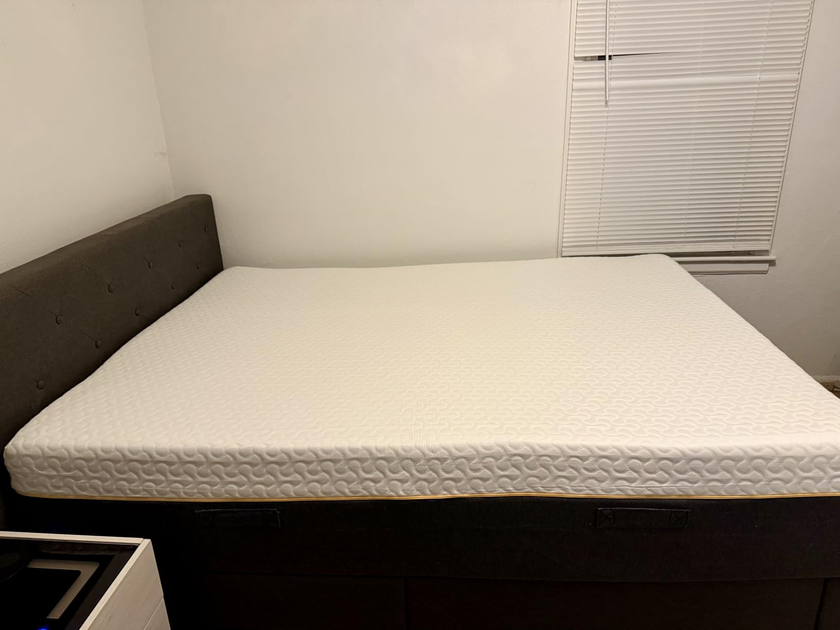 10 Inch Twin Mattress for Kids, Cooling Memory Foam Mattress for Bunk Bed, Mattress in a Box for Adults, Student and Toddler, Fiberglass Free, CertiPUR-US Certified customer photo 1