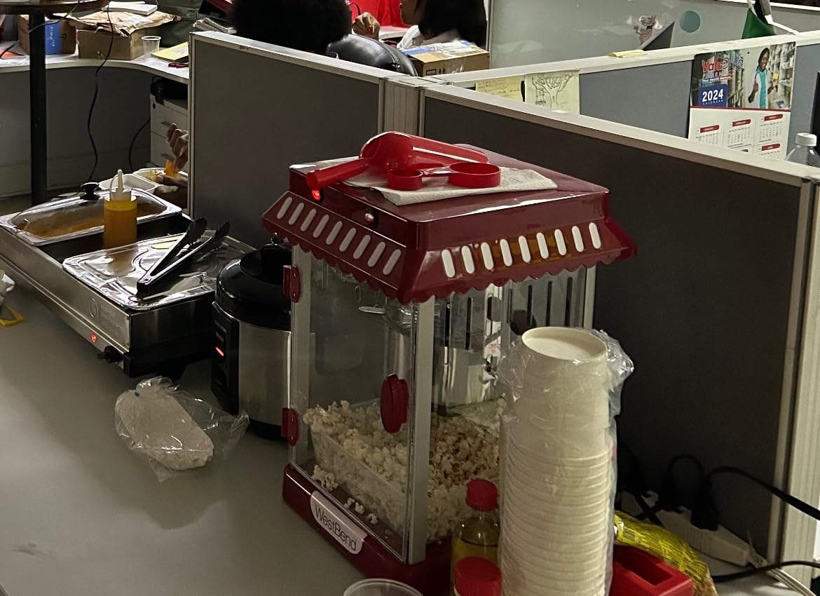West Bend Popcorn Cart Vintage Theater Style with 2.5 oz Stainless Steel Kettle, Removable Serving Tray, Built-In Storage, Portable Design, 10 Cup Capacity, in Red/Silver customer photo 1