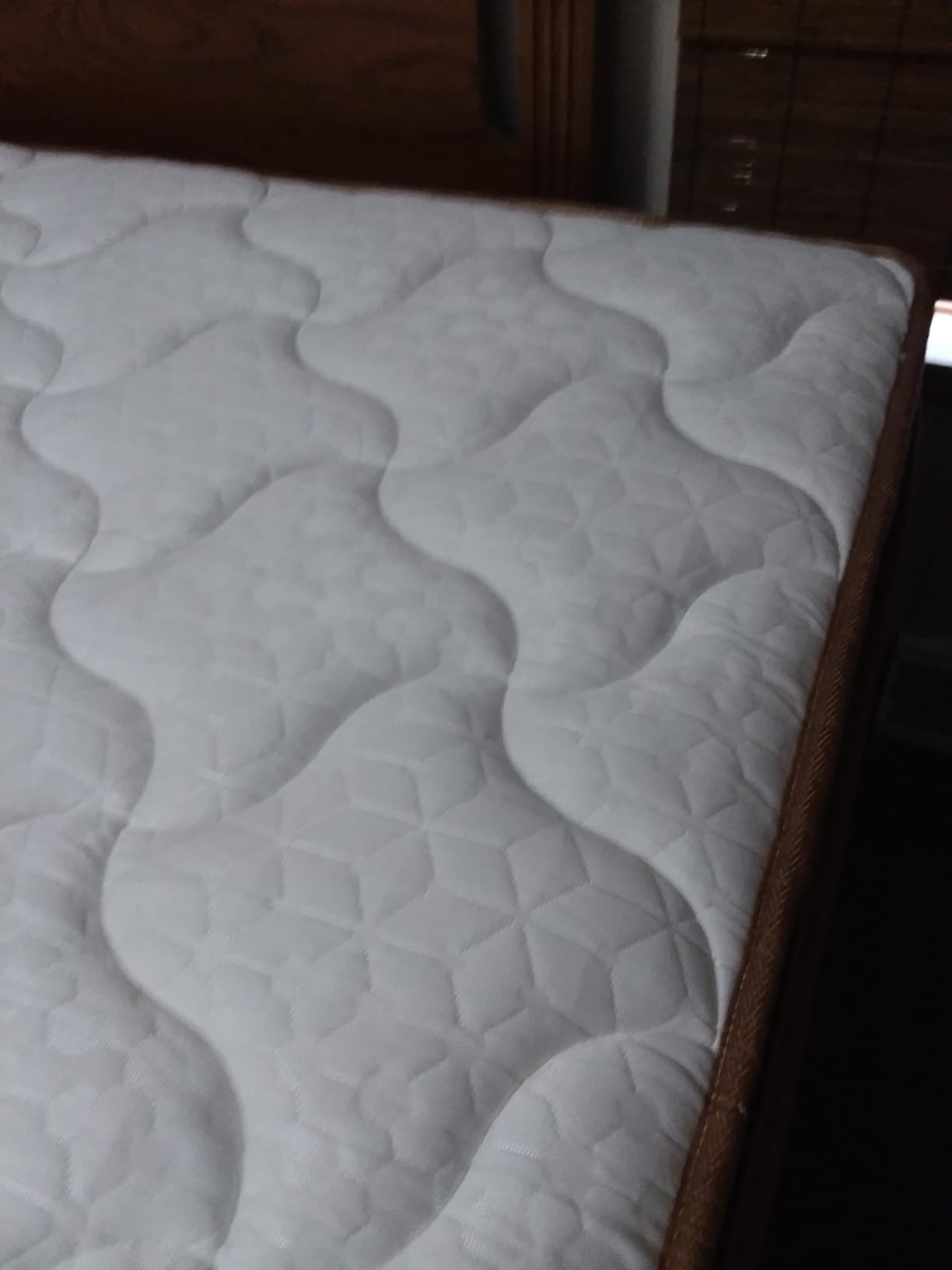 Firm Queen Mattress 12 Inch, Cooling Hybrid Bed in a Box, 7-Zones Individual Pocket Spring, Motion Isolation, Targeted Hip/Shoulder/Lumbar Support, Fiberglass-Free, 365-Night Trial, CertiPUR-US customer photo 2