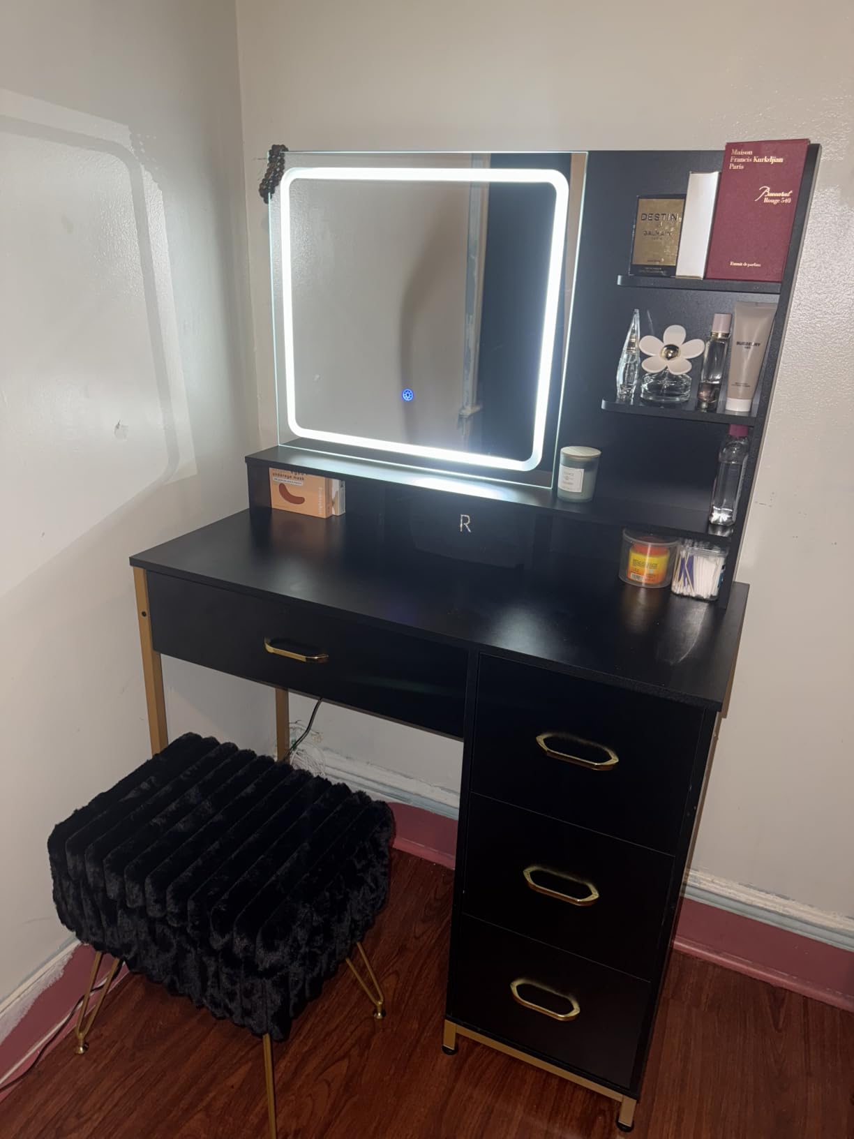 COMHOMA Vanity Desk with Mirror and Lights, Makeup Vanity Table with 4 Drawers & Storage Shelves, Large HD Mirror, 3 Color Modes & Adjustable Brightness, Modern Dressing Table for Bedroom, Black customer photo 2