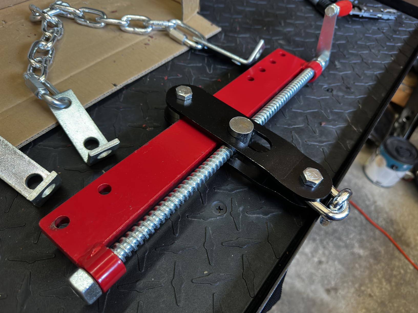 Garvee 2 Ton Engine Hoist, Hydraulic Cherry Picker Engine Crane, Red customer photo 2