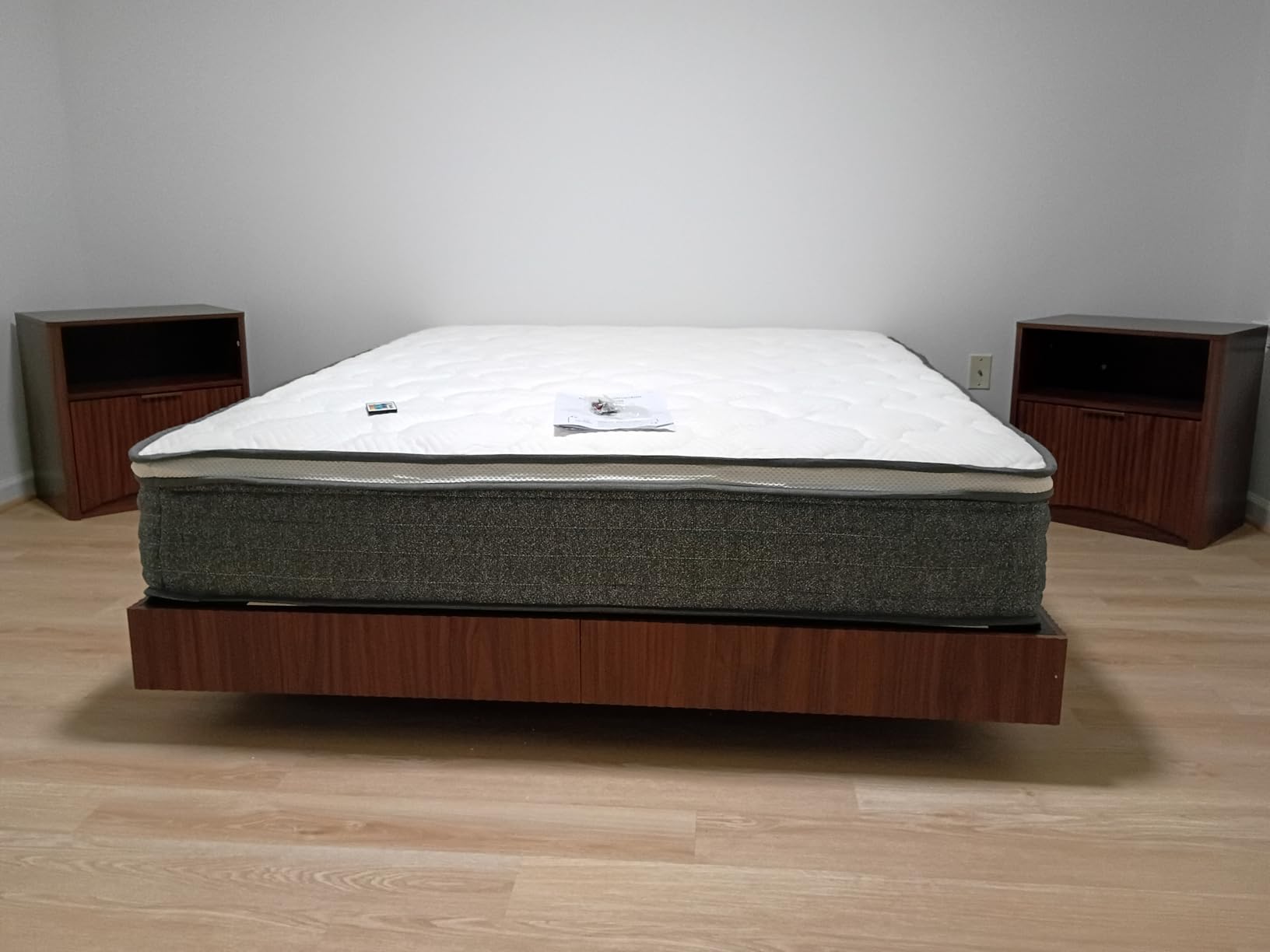Evermagin Queen Bedroom Set, Storage Bed Frame & Charging Nightstands customer photo 2