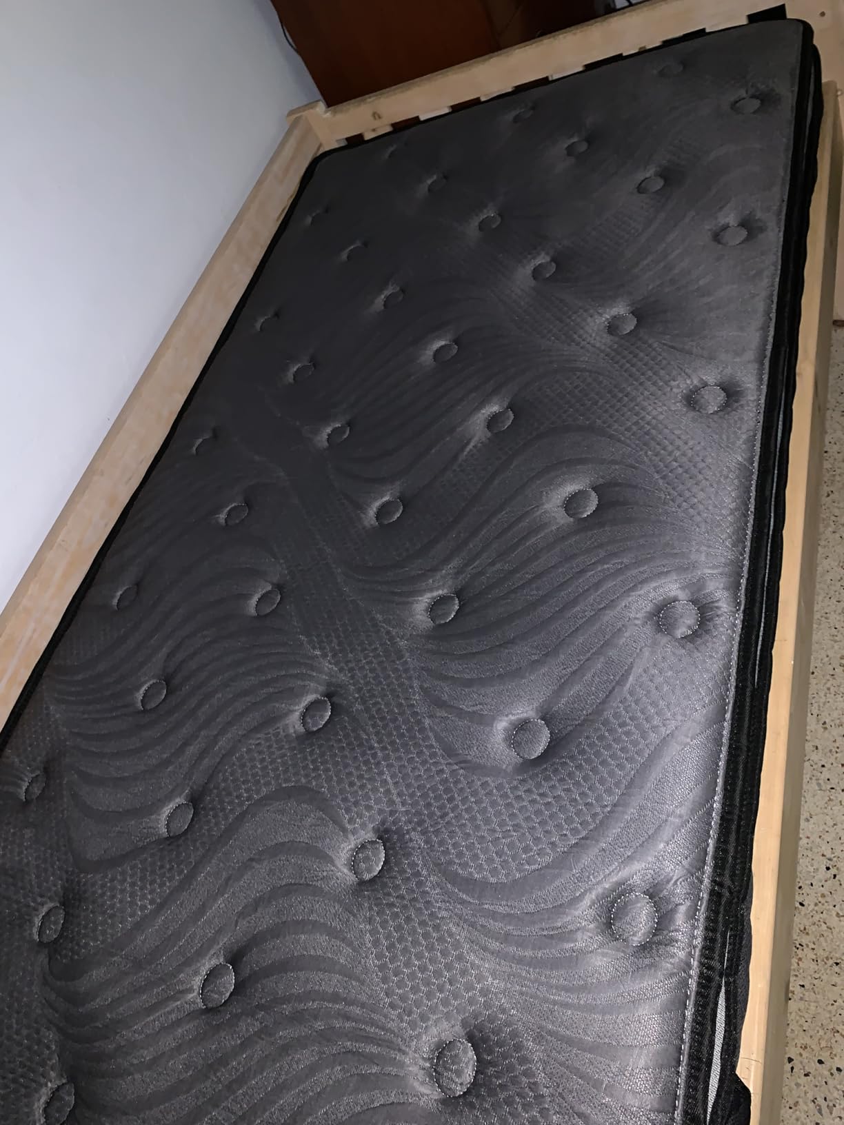 Firm Queen Mattress 12 Inch, Cooling Hybrid Queen Mattress for Deep Sleep customer photo 2