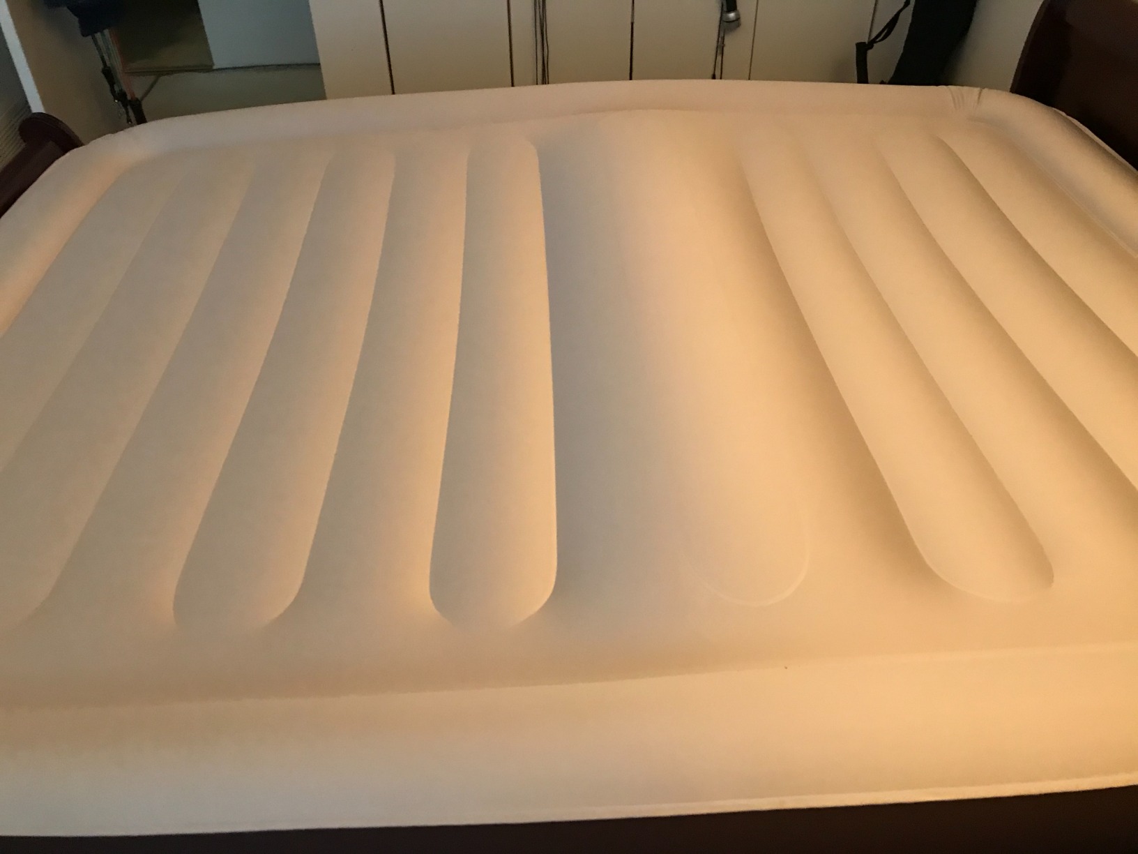 Englander Twin Air Mattress - Double High, 300 LB Capacity Luxury Camping Mattress with Built-in Pump, Waterproof and Microfiber customer photo 1