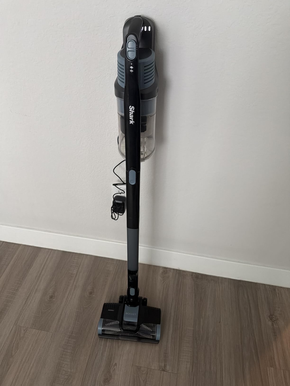 Shark Pet Cordless Stick Vacuum, 40-Min Runtime, Lightweight, Grey, IX141 customer photo 2