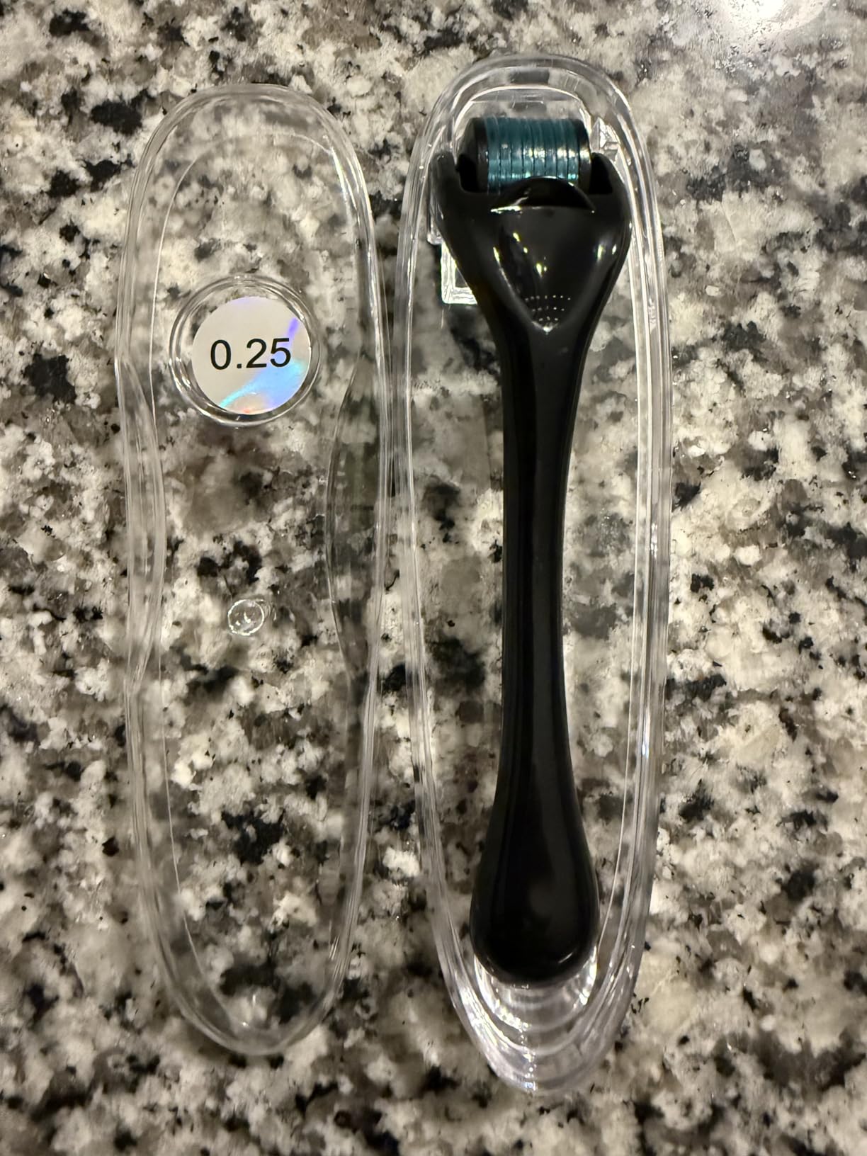 ROSELYNBOUTIQUE Derma Roller for Men & Women - Beauty Tool,0.25mm,Titanium customer photo 1