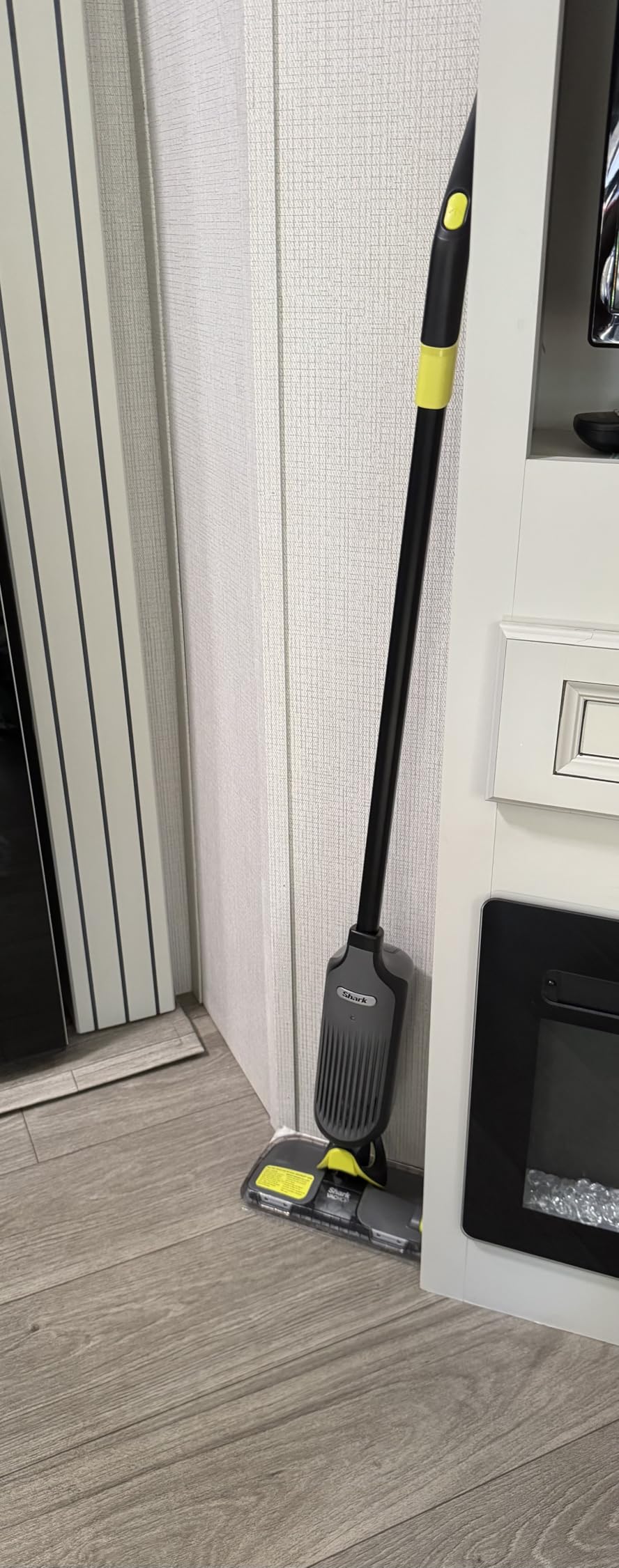 Shark VACMOP Cordless Vacuum & Spray Mop, Gray, VM252 customer photo 1
