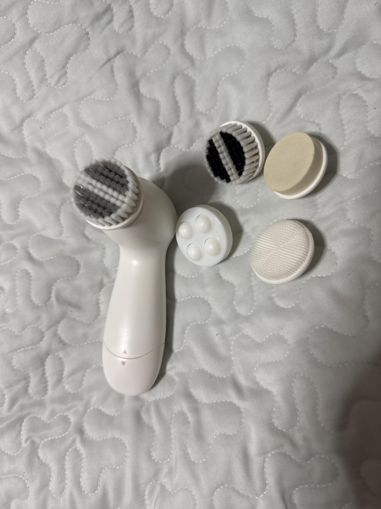 Waterproof Facial Cleansing Spin Brush Set with 5 Exfoliating Brush Heads - Electric Face Scrubber Cleanser Brush by CLSEVXY - Face Brush for Gentle Exfoliation and Deep Scrubbing customer photo 1