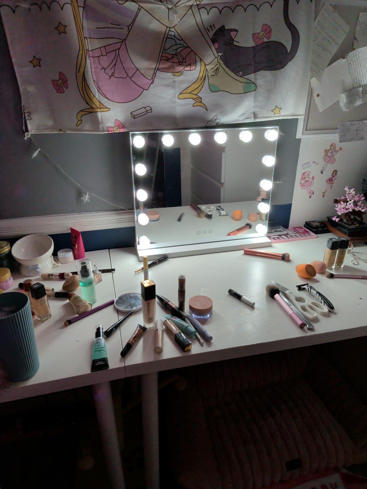 Vanity Mirror with Lights Lighted Makeup Mirror with Dimmable LED Bulbs,3 Color Lighting Modes,USB Charging Port Touch Control,Sturdy Metal Frame Design,White (50x40cm, 4.70) customer photo 2