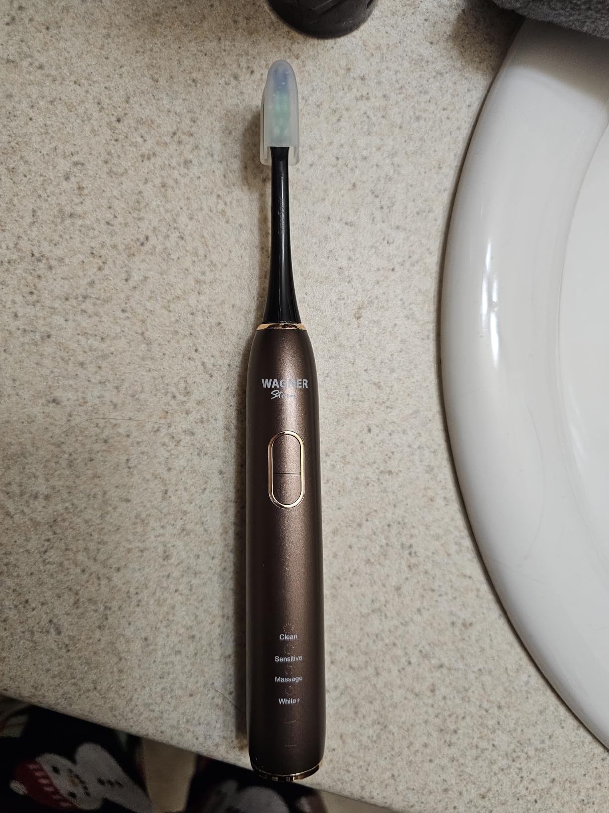 Wagner Stern IntelliBrush Series Whitening Electric Toothbrush with Pressure Sensor. Offers 4 Brushing Modes, 3 intensities, 8 Soft Brush Heads, and a Luxury Travel case. customer photo 2
