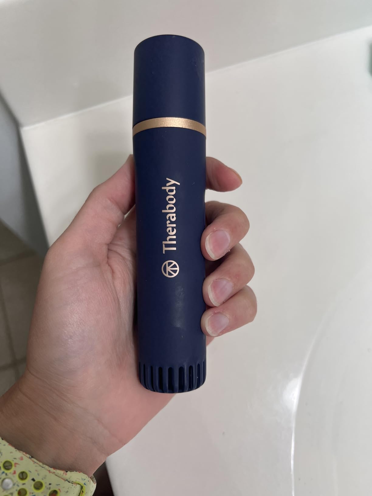 Therabody TheraFace Depuffing Wand – Cold and Heat Skincare Treatment to Depuff and Glow; Beauty Wand, Face Roller and Eye Massager for Eye Puffiness, Dark Circles and Skin Radiance (Indigo) customer photo 2