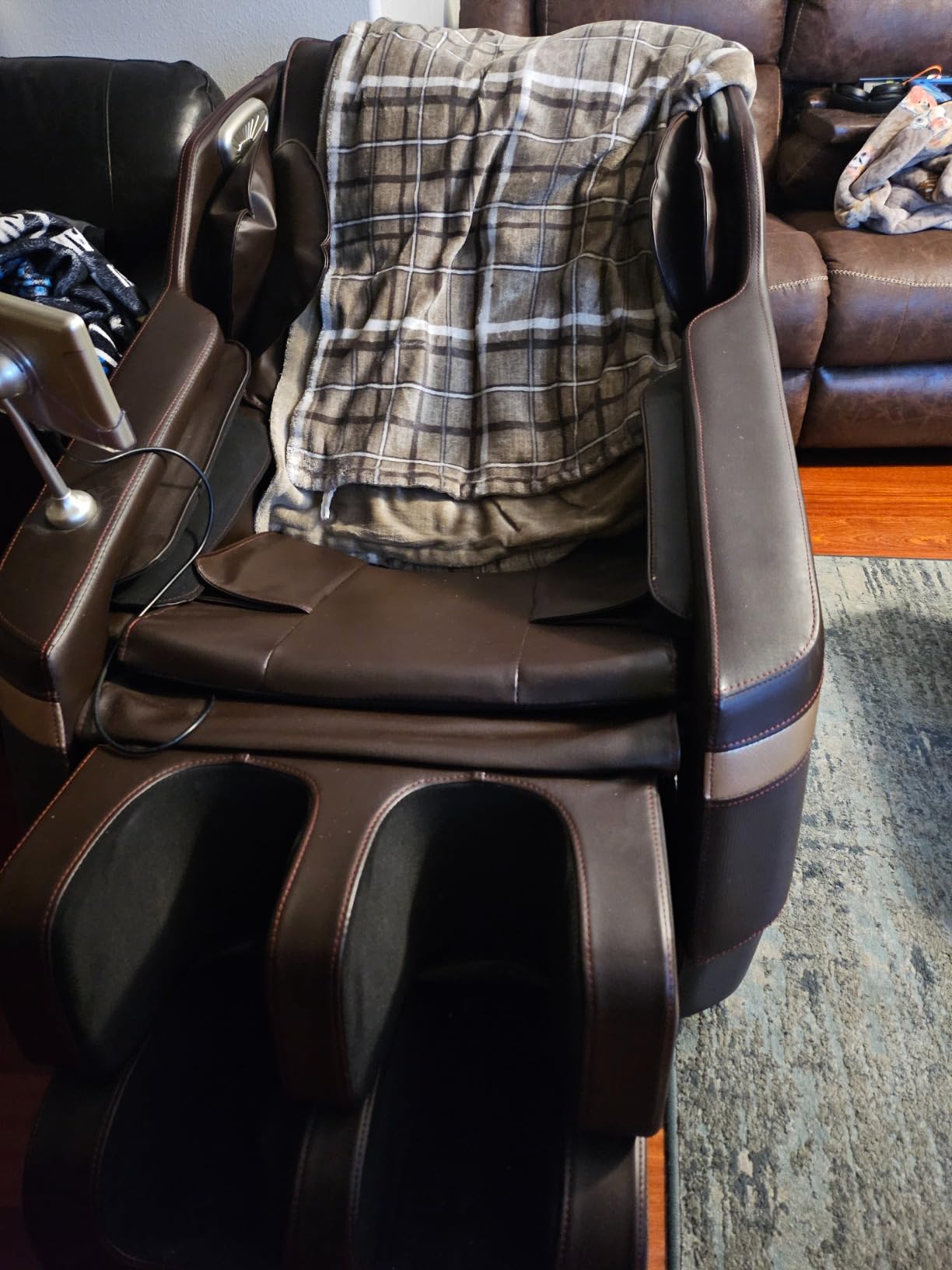 Real Relax Full Body Shiatsu Massage Chair for Home Relaxation customer photo 2