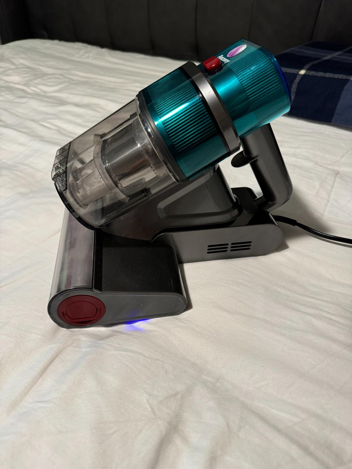 Amzany Cordless Mattress Vacuum Cleaner, 18Kpa Bed Vacuum with 253.7nm UV-C Light & Ultrasonic, 52800 BPM Tapping, 3-Stage HEPA, Green Light Dust Detection for Bed Sofa Couch Crib Pet Hair customer photo 1