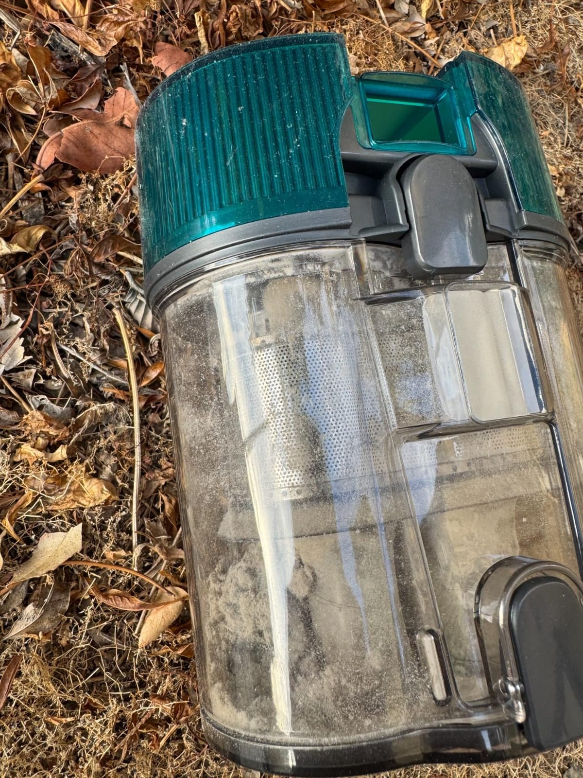 Amzany Cordless Mattress Vacuum Cleaner, 18Kpa Bed Vacuum with 253.7nm UV-C Light & Ultrasonic, 52800 BPM Tapping, 3-Stage HEPA, Green Light Dust Detection for Bed Sofa Couch Crib Pet Hair customer photo 2